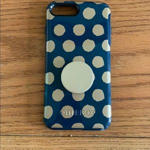 Otter box with pop socket